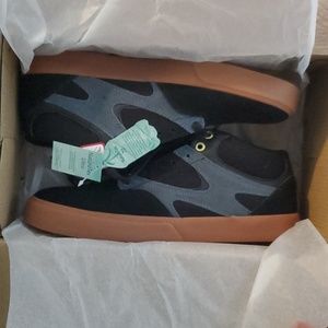 DC Kalis Vulc Mid skate shoe